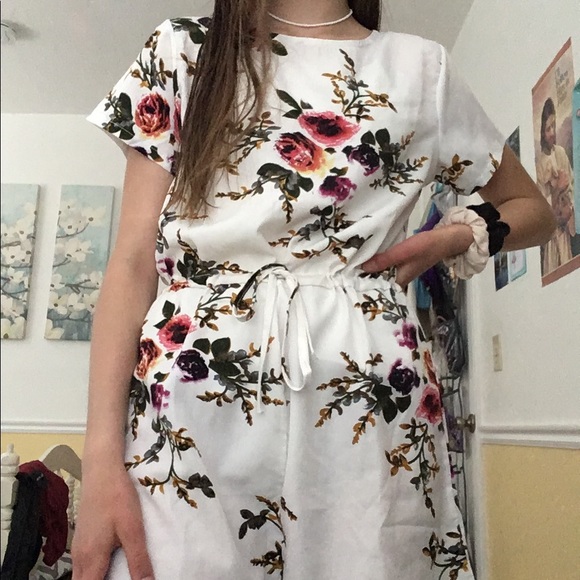 FREE when bundled Floral romper - Picture 3 of 3